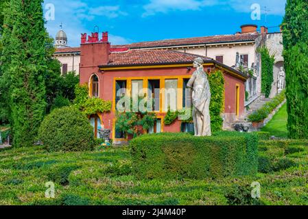 Vérone, Italie, 26 août 2021 : jardin Giardino Giusti dans la ville italienne de Vérone. Banque D'Images