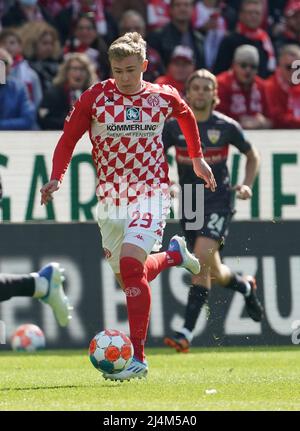 16 avril 2022, Mewa Arena, Mayence, GER, 1.FBL, 1.FSV FSV Mayence 05 vs VfB Stuttgart, la réglementation DFL interdit toute utilisation de photographies comme séquences d'images et/ou quasi-vidéo. Dans l'image Jonathan Burkhardt (Mayence) Banque D'Images