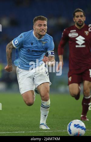 Rome, Italie. 16th avril 2022. ROME, Italie - 16.04.2022: CIRO IMMOBILE (LAZIO), RODRIGUEZ RICARDO (TOR) en action pendant la série italienne Un match de football entre SS LAZIO VS TORINO FC au stade olympique de Rome. Crédit : Agence photo indépendante/Alamy Live News Banque D'Images