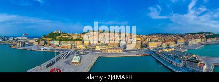 Ancona, Italie, 26 septembre 2021 : paysage urbain de la ville italienne d'Ancona. Banque D'Images