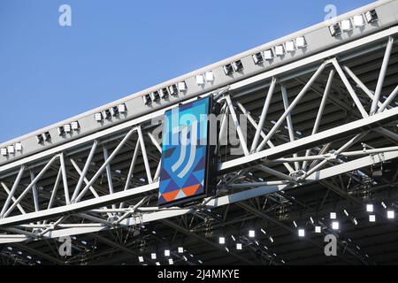 TURIN, ITALIY, 13 AVRIL 2022. Le symbole de Juventus au stade Allianz, avec la chaleur du quatrième maillot de la compagnie blanche créé en collaboration avec le célèbre artiste de rue brésilien Eduardo Kobra lors du match entre le Juventus FC et le Bologna FC le 16 avril 2022 à Turin, Italie. Résultat final 1-1. Crédit: Massimiliano Ferraro/Medialys Images/Alay Live News Banque D'Images