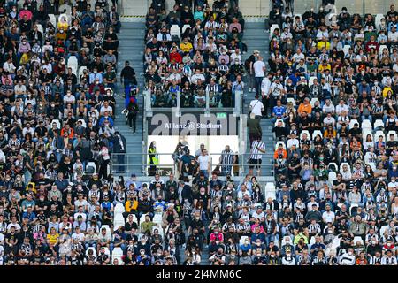 TURIN, ITALIY, 13 AVRIL 2022. Le public lors du match entre Juventus FC et Bologna FC le 16 avril 2022 au stade Allianz de Turin, Italie. Résultat final 1-1. Crédit: Massimiliano Ferraro/Medialys Images/Alay Live News Banque D'Images