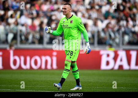 Turin, Italie. 16 avril 2022. Lukasz Skorupski du FC de Bologne célèbre lors du match de football de la série A entre le FC Juventus et le FC de Bologne. Credit: Nicolò Campo/Alay Live News Banque D'Images