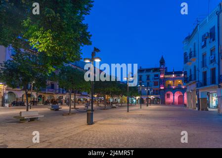 Plasencia, Espagne, 17 mai 2021 : vue au coucher du soleil sur la Plaza Mayor dans la ville espagnole de Plasencia Banque D'Images