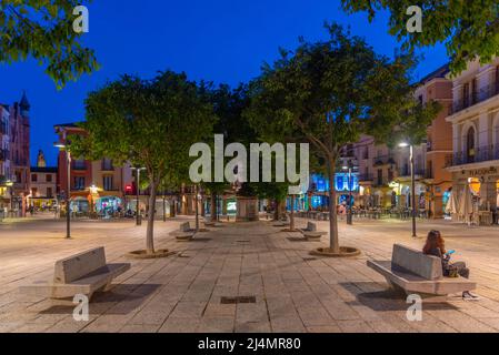 Plasencia, Espagne, 17 mai 2021 : vue au coucher du soleil sur la Plaza Mayor dans la ville espagnole de Plasencia Banque D'Images