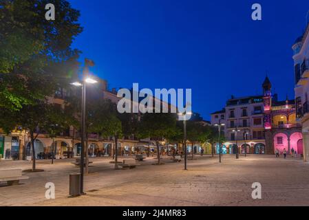 Plasencia, Espagne, 17 mai 2021 : vue au coucher du soleil sur la Plaza Mayor dans la ville espagnole de Plasencia Banque D'Images