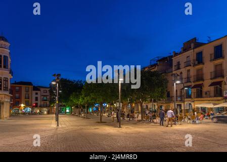 Plasencia, Espagne, 17 mai 2021 : vue au coucher du soleil sur la Plaza Mayor dans la ville espagnole de Plasencia Banque D'Images