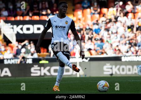 Valence, Espagne, 16 avril 2022. Ilaix Moriba de Valencia CF Pendant le match de la Liga entre Valencia cf et CA Osasuna. Photo de Jose Miguel Fernandez /Alamy Live News ) Banque D'Images