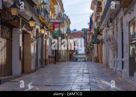 Ronda, Espagne, 22 mai 2021 : rue blanche dans la vieille ville espagnole de Ronda Banque D'Images