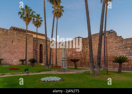 Vue sur la forteresse Alcazaba au coucher du soleil à Merida, Espagne Banque D'Images