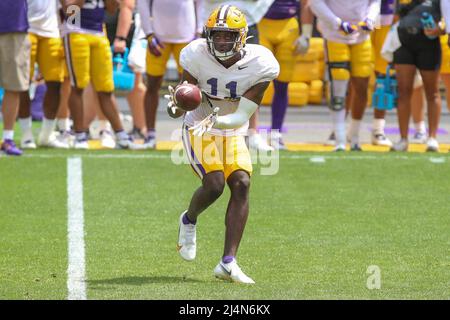 16 avril 2022 : Brian Thomas Jr. (11), un grand receveur de l'ULS, regarde un passage pendant la dernière semaine de l'entraînement de football de printemps au Tiger Stadium à bâton Rouge, EN LOUISIANE. Jonathan Mailhes/CSM Banque D'Images
