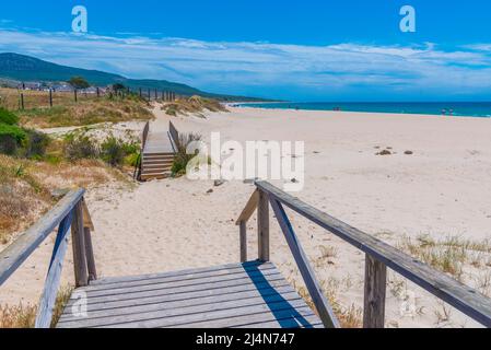 Journée ensoleillée à Playa de Bolonia en Andalousie province d'Espagne Banque D'Images