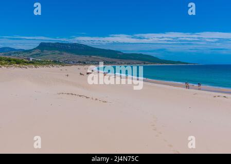 Journée ensoleillée à Playa de Bolonia en Andalousie province d'Espagne Banque D'Images