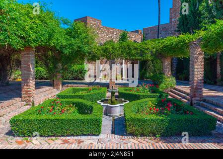 vue sur un jardin de la forteresse alcazaba dans la ville espagnole de malaga Banque D'Images