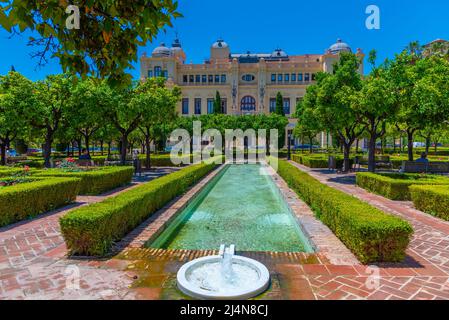 Jardin de Pedro Luis Alonso en face de l'hôtel de ville de Malaga, Espagne Banque D'Images