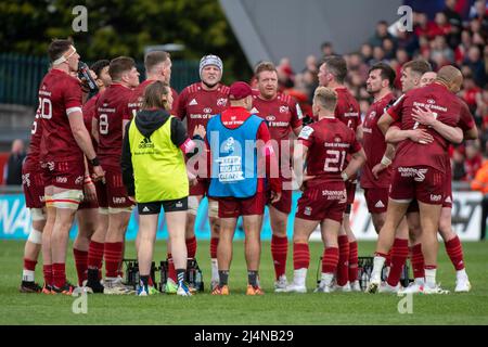 Limerick, Irlande. 17th avril 2022. Les joueurs de Munster pendant la Heineken Champions Cup, Round of 16, match de 2nd jambes entre Munster Rugby et Exeter Chiefs au parc Thomond de Limerick, Irlande, le 16 avril 2022 (photo par Andrew SURMA/ Credit: SIPA USA/Alay Live News Banque D'Images