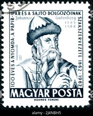 Timbre-poste imprimé en Hongrie, montrant un portrait d'un inventeur allemand, d'une imprimante, d'un éditeur et d'un orfèvre Johann Gutenberg, vers 1962 Banque D'Images