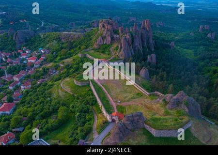 Vue au lever du soleil sur l'ancienne forteresse de Belogradchik, Bulgarie Banque D'Images