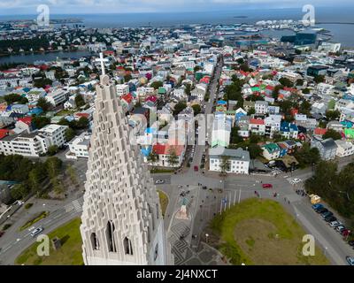 Belle image aérienne de Reykjavik, capitale des Islandais, de la cathédrale de Hallgrimskirkja et de la belle ville Banque D'Images