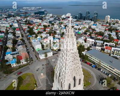 Belle image aérienne de Reykjavik, capitale des Islandais, de la cathédrale de Hallgrimskirkja et de la belle ville Banque D'Images