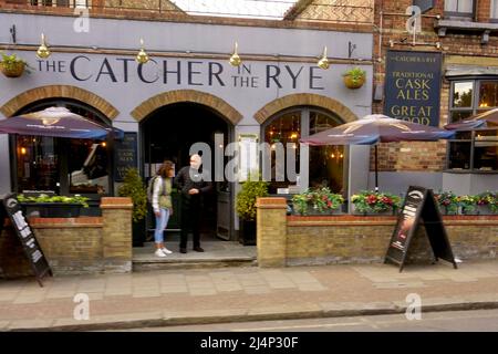 The CATCHER dans le pub DE SEIGLE à Finchley, Londres, Royaume-Uni Banque D'Images