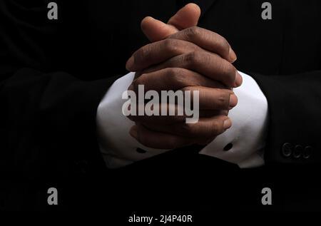 Les mains ensemble priant à la photo de Dieu stock Banque D'Images