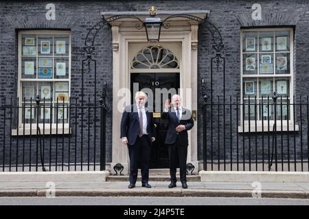 LONDRES, ANGLETERRE, ROYAUME-UNI - 08 AVRIL 2022 -. Le Premier ministre britannique Boris Johnson rencontre le chancelier allemand OLAF Scholz pour une réunion bilatérale en 10, Downing Stree Banque D'Images