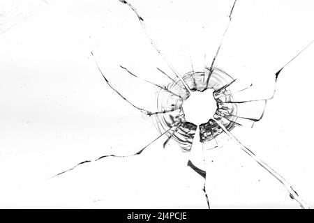 Fissures des balles dans le verre isolé sur un fond blanc Banque D'Images