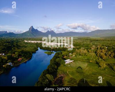 Bateaux de pêche reposant à la baie de tamarin, île Maurice, océan indien, afrique. Banque D'Images