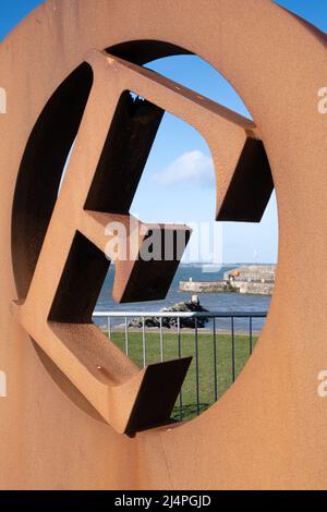 Sculpture à Burr point en Irlande du Nord sur la côte Co. Burr point est le point le plus à l'est d'Irlande. Banque D'Images