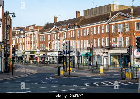 Epsom Surrey Londres, 17 2022 avril, vue d'Epsom High Street sans personne ni circulation Banque D'Images