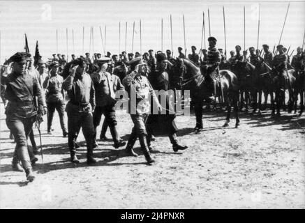 Maréchal de l'Union soviétique Alexandre Yegorov (à l'extrême gauche) avec Trotsky à Kharkiv, 1919. Banque D'Images