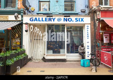 Dublin, Irlande - 04.10.2022: Façade de 'GALLERY   NO. SIX'. Spécialisé dans les sculptures et peintures modernes et contemporaines Banque D'Images