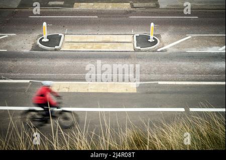 La nouvelle piste cyclable adjacente aux dunes de sable sur Clifton Drive, St Annes, Royaume-Uni Banque D'Images