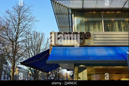 Extérieur d'un magasin de chaussures allemand Prange sur le quartier commerçant de Königsallee à Düsseldorf, en Allemagne. Banque D'Images