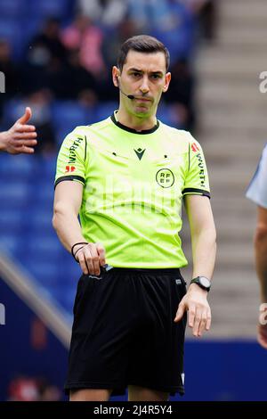 BARCELONE - 20 MARS : l'arbitre Muniz Ruiz en action au match de la Liga entre le RCD Espanyol et le RCD Mallorca au stade RCDE le 20 mars 2022 Banque D'Images