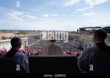 Italie, Rome, Vatican, 2022/04/16 le Pape François préside la procession aux flambeaux de la via Crucis (chemin de la croix) le Vendredi Saint devant le Colisée de Rome, à Rome. Vatican / presse catholique photo / Hans Lucas. LIMITÉ À UNE UTILISATION ÉDITORIALE - PAS DE MARKETING - PAS DE CAMPAGNES PUBLICITAIRES. Banque D'Images