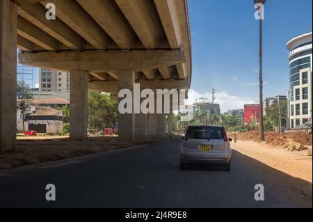 Partie de la route JKIA-Westlands en construction, route à péage visant à réduire la congestion à Nairobi, au Kenya Banque D'Images