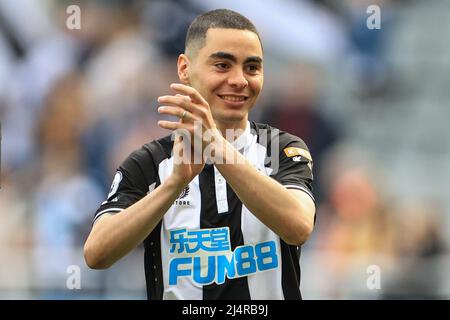 Newcastle, Royaume-Uni. 17th avril 2022. Miguel Almiron #24 de Newcastle United fête la victoire de 2-1 sur Leicester City à Newcastle, Royaume-Uni, le 4/17/2022. (Photo de Mark Cosgrove/News Images/Sipa USA) crédit: SIPA USA/Alay Live News Banque D'Images