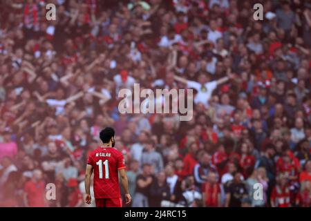 Londres, Royaume-Uni. 16th avril 2022. Mohamed Salah de Liverpool regarde. Emirates FA Cup, demi-finale, Manchester City / Liverpool au stade Wembley à Londres le samedi 16th avril 2022. Cette image ne peut être utilisée qu'à des fins éditoriales. Utilisation éditoriale uniquement, licence requise pour une utilisation commerciale. Aucune utilisation dans les Paris, les jeux ou les publications d'un seul club/ligue/joueur.pic par Andrew Orchard/Andrew Orchard sports Photography/Alamy Live News crédit: Andrew Orchard sports Photography/Alamy Live News Banque D'Images