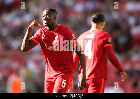 Londres, Royaume-Uni. 16th avril 2022. Ibrahima Konate, de Liverpool, se tourne. Emirates FA Cup, demi-finale, Manchester City / Liverpool au stade Wembley à Londres le samedi 16th avril 2022. Cette image ne peut être utilisée qu'à des fins éditoriales. Utilisation éditoriale uniquement, licence requise pour une utilisation commerciale. Aucune utilisation dans les Paris, les jeux ou les publications d'un seul club/ligue/joueur.pic par Andrew Orchard/Andrew Orchard sports Photography/Alamy Live News crédit: Andrew Orchard sports Photography/Alamy Live News Banque D'Images