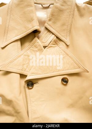 Manteau en cuir beige pour hommes. Banque D'Images