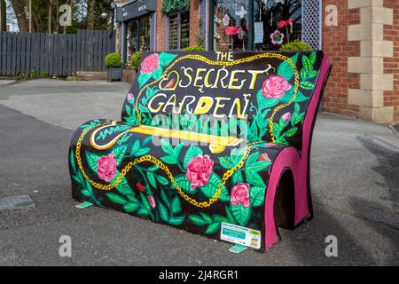 « The Secret Garden » écrit par Frances Hodgson; Chorley Town Centre, Book Bench Trail; « quelle est votre histoire, Chorley ? » Banque D'Images