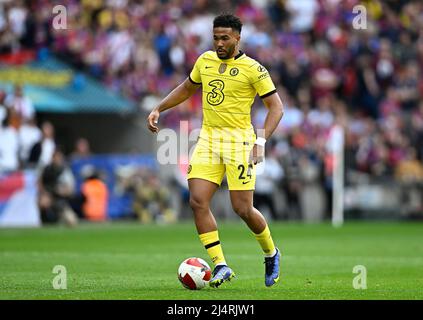 Londres, Royaume-Uni. 16th avril 2022. Reece James (Chelsea) lors du demi-finale de la coupe FA entre Chelsea et Crystal Palace au stade Wembley, le 17th 2022 avril à Londres, en Angleterre. (Photo de Garry Bowden/phcimages.com) crédit: Images de la SSP/Alamy Live News Banque D'Images