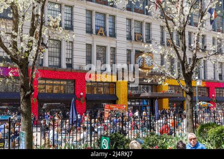 Macy's Department Store, magasin phare, le plus grand magasin au monde, Herald Square, Midtown Manhattan, New York, NY, ÉTATS-UNIS. Banque D'Images