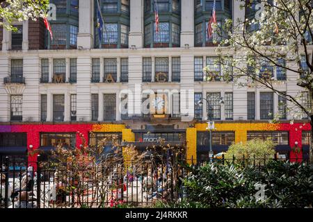 Macy's Department Store, magasin phare, le plus grand magasin au monde, Herald Square, Midtown Manhattan, New York, NY, ÉTATS-UNIS. Banque D'Images