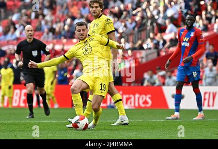 Londres, Royaume-Uni. 16th avril 2022. Mason Mount (Chelsea) marque le but de Chelsea 2nd lors du demi-finale de la coupe FA entre Chelsea et Crystal Palace au stade Wembley, le 17th 2022 avril à Londres, en Angleterre. (Photo de Garry Bowden/phcimages.com) crédit: Images de la SSP/Alamy Live News Banque D'Images