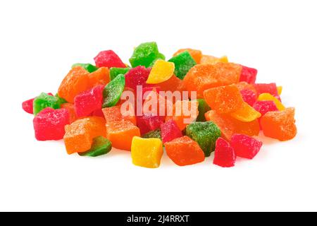 Une poignée de fruits confits colorés isolés sur du blanc Banque D'Images