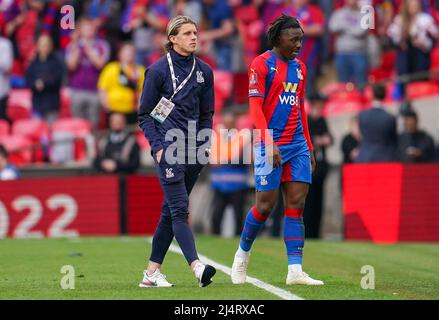 Conor Gallagher du Crystal Palace apparaît abattu après le match de demi-finale de la coupe Emirates FA au stade Wembley, Londres. Date de la photo: Dimanche 17 avril 2022. Banque D'Images