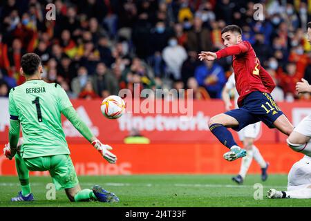 BARCELONE - 26 MARS : Ferran Torres en action lors du match international amical entre l'Espagne et l'Albanie au stade RCDE le 26 mars 2022 à Banque D'Images